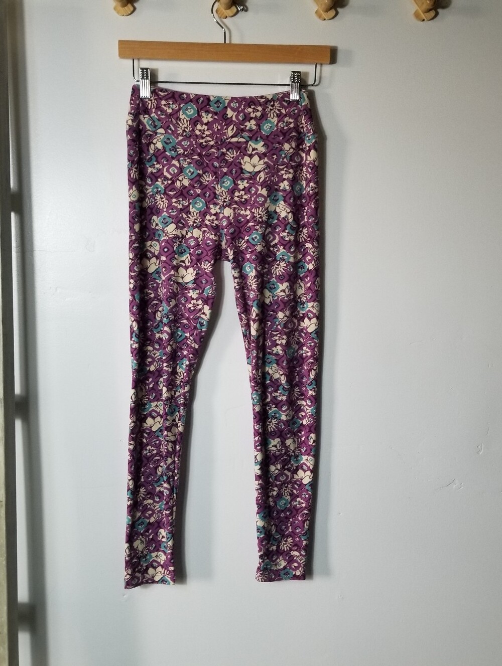 LULAROE WOMEN'S PURPLE LEGGINGS- ONE SIZE